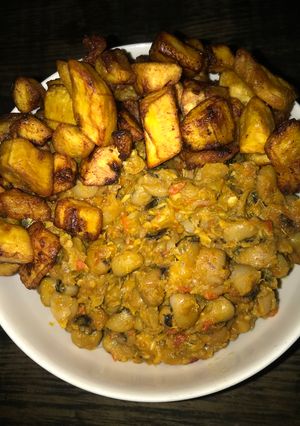 A picture of Title: Fish beans porridge garnished with fried plantain.
