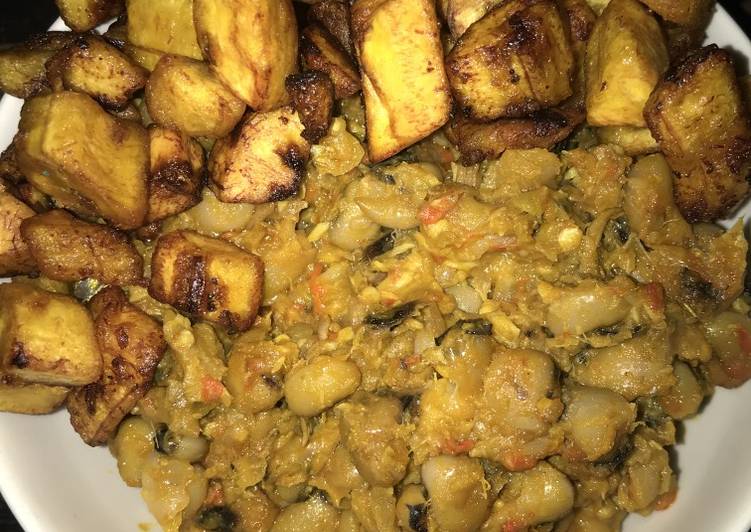 Title: Fish beans porridge garnished with fried plantain