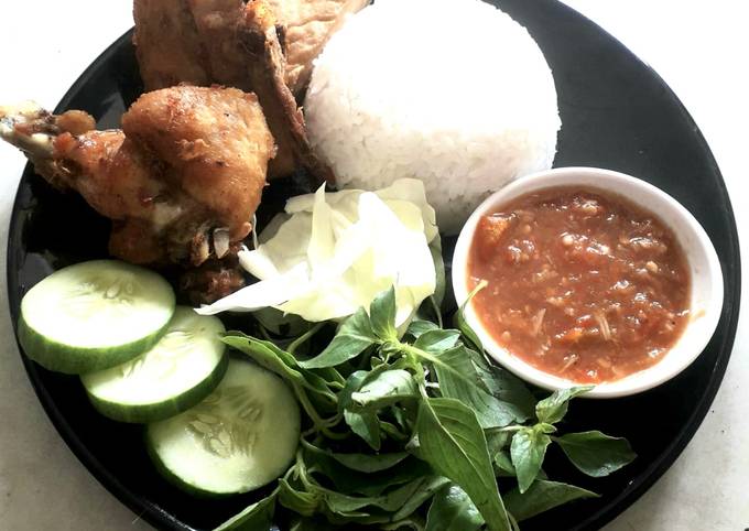 Ayam Goreng Sambal Lalapan