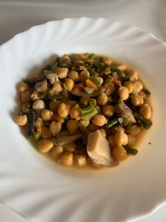 Una foto de Garbanzos con verduras