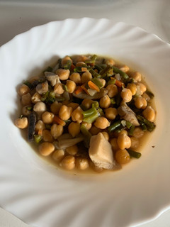 Una foto de Garbanzos con verduras