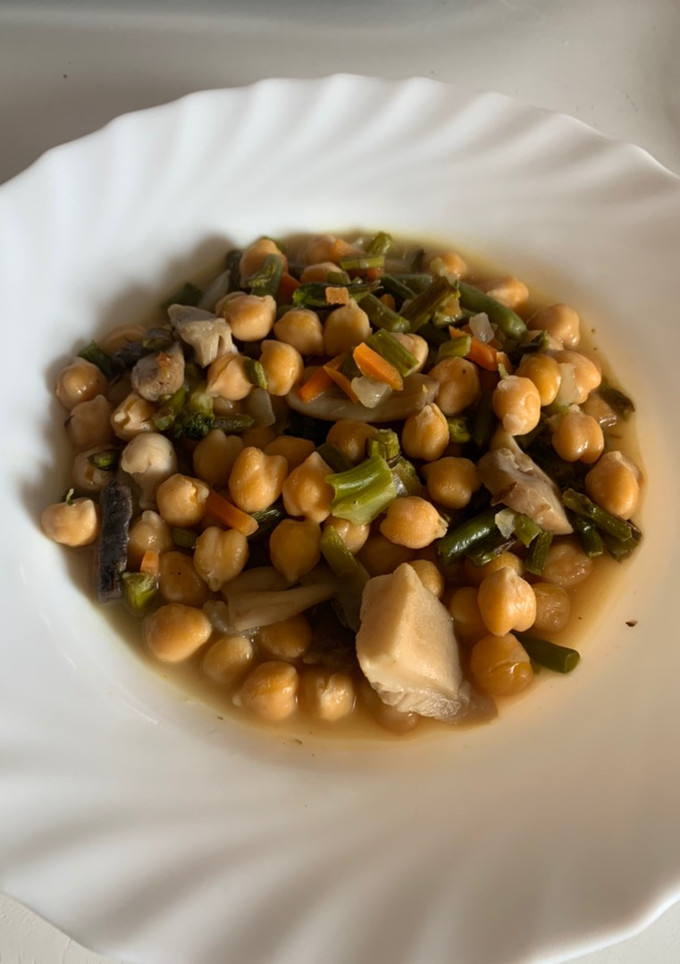 Una foto de Garbanzos con verduras