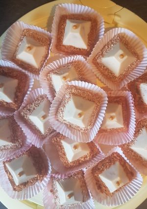 Une photo de Gâteau pyramide(el ahram)