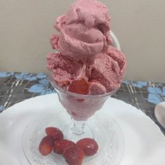 Strawberry ice cream A picture of Strawberry ice cream.