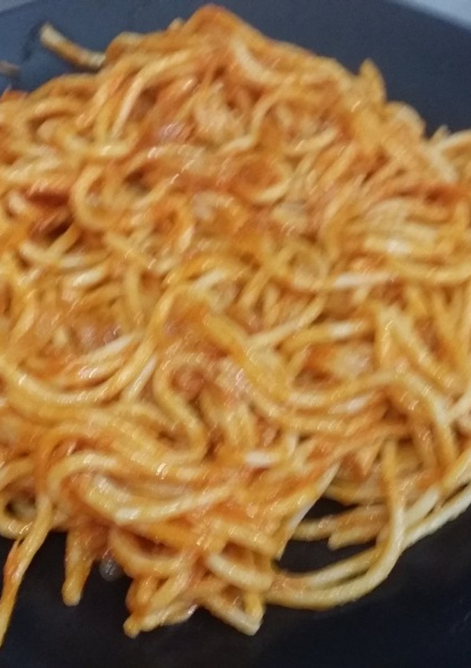 Una foto de Espaguettis con Atún