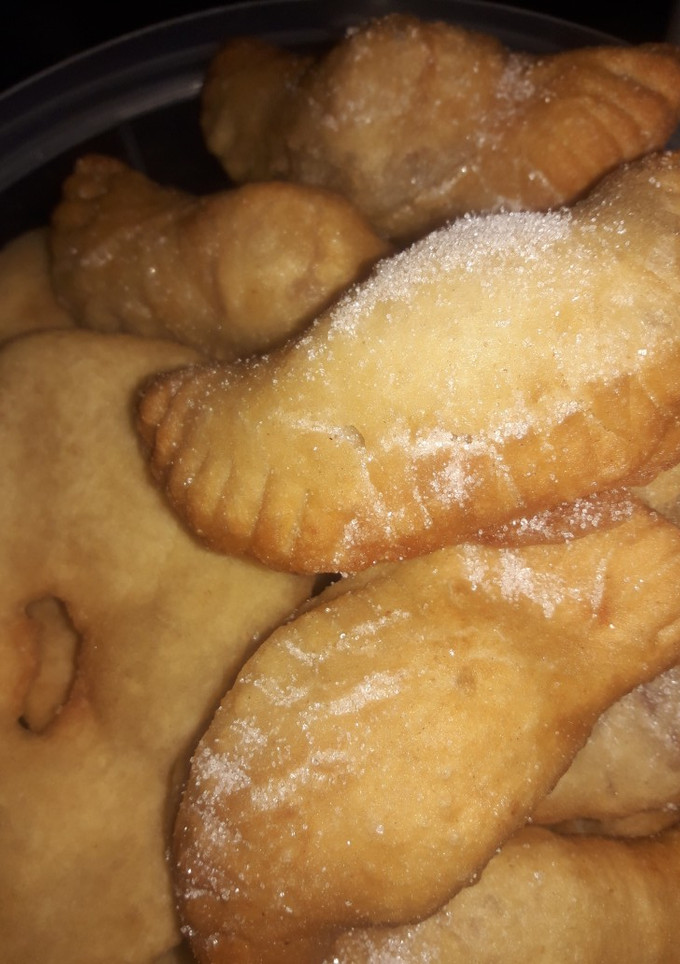 Una foto de Empanaditas de dulce y tortas fritas
