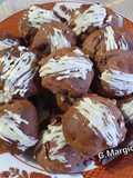 Biscotti natalizi con mandorle, cacao, miele e cannella