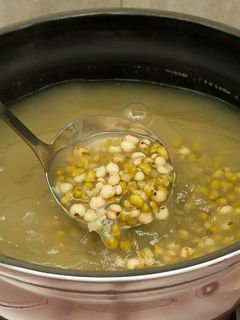 綠豆薏仁甜湯-WMF鍋具 的食譜成品照片