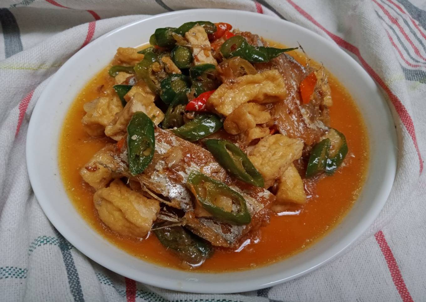 Ikan Asin Dan Tahu Masak Cabe Hijau