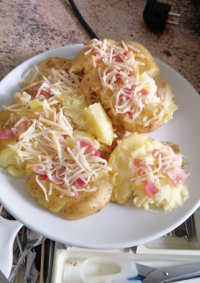 Una foto de Patatas puñetazo con bacon y queso