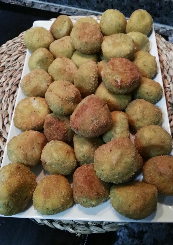 Una foto de Crujientes de calabacín y queso sin gluten