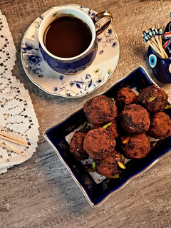 صورة لوصفة كرات التمر مع كاكاو