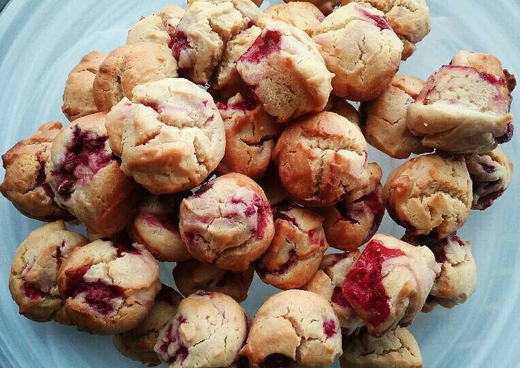 How to Cook Tasty Raspberry and Lemon Mini Muffins