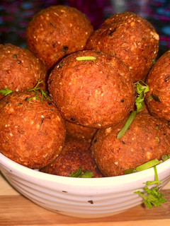 மட்டன் (கறி) கோலா உருண்டை (Mutton kari kola urundai recipe in tamil) செய்முறை முக்கிய புகைப்படம்
