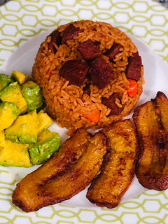 Una foto de Locrio de salami Dominicano