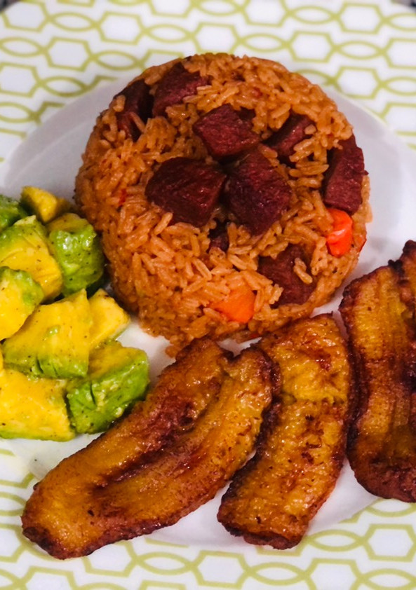 Una foto de Locrio de salami Dominicano