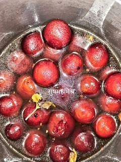 गुलाब जामुन (gulab jamun recipe in Hindi) रेसिपी मुख्य फोटो