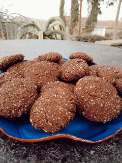 Una foto de Cookies de avena y cacao para los antojos en la dieta