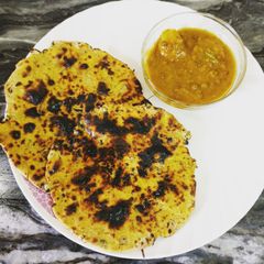 A picture of Missi Roti.