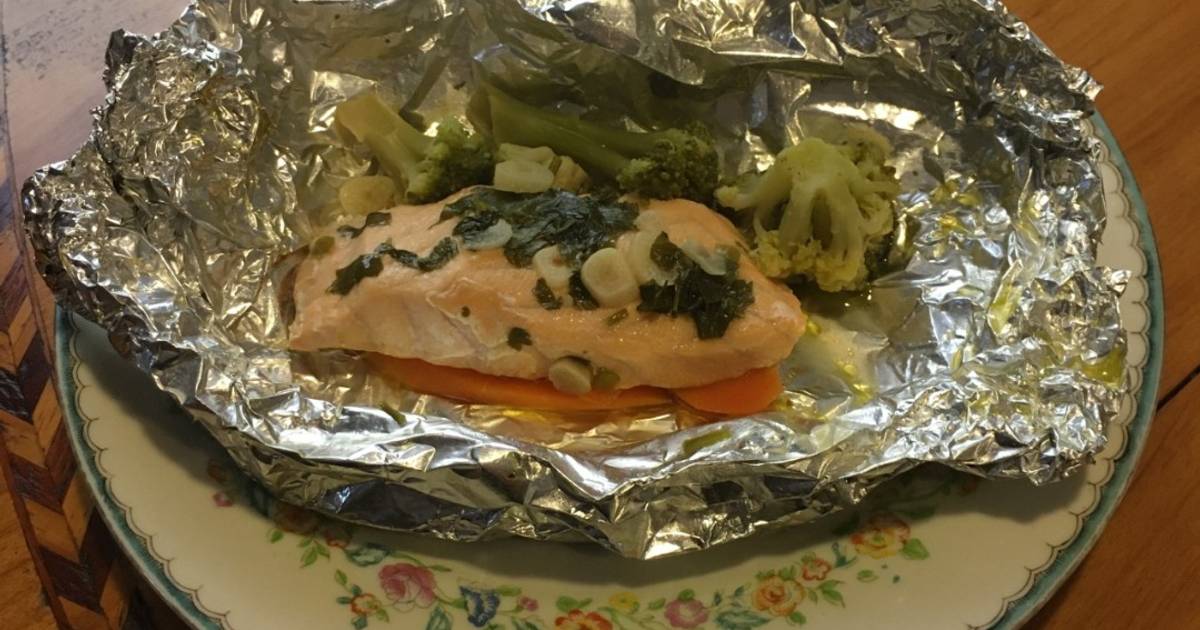 Salmón empapelado con miel y limón Receta de Mercedes Cossío- Cookpad