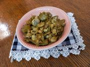 Une photo de fèves en sauce