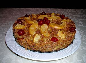 Una foto de Tarta de copos de avena con manzanas, nueces y sacarina