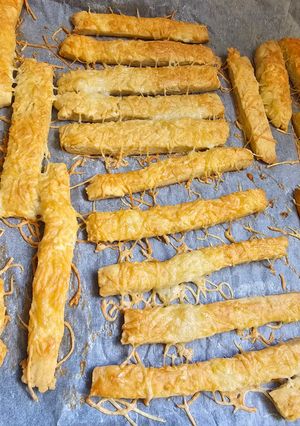 Gyors vendégváró sajtos rudak recept fotója