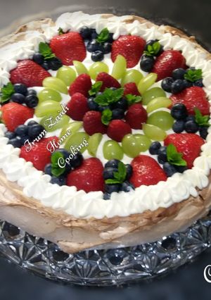 A picture of 🍰Pavlova🍰(Russian dessert).