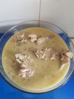 Una foto de Conejo al ajillo en salsa de almendras. Thermomix