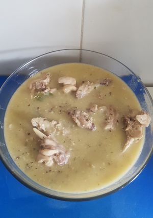 Una foto de Conejo al ajillo en salsa de almendras. Thermomix