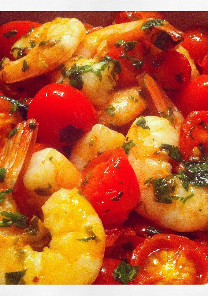 Una foto de Camarones en Salsa de Tomates Cherry y Brandy