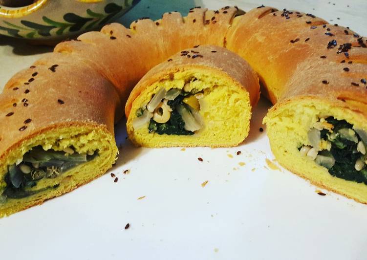 Recetta di Perfect Corona alla curcuma con bietole capperi olive e pinoli