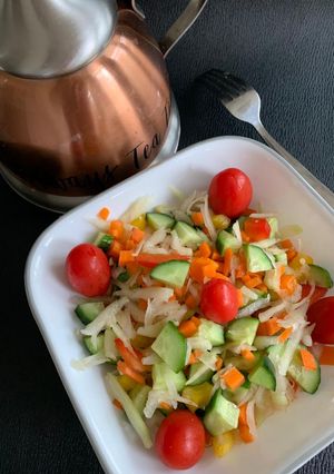 વેજીટેબલ સલાડ (Vegetable Salad Recipe In Gujarati) રેસીપી મુખ્ય ફોટો