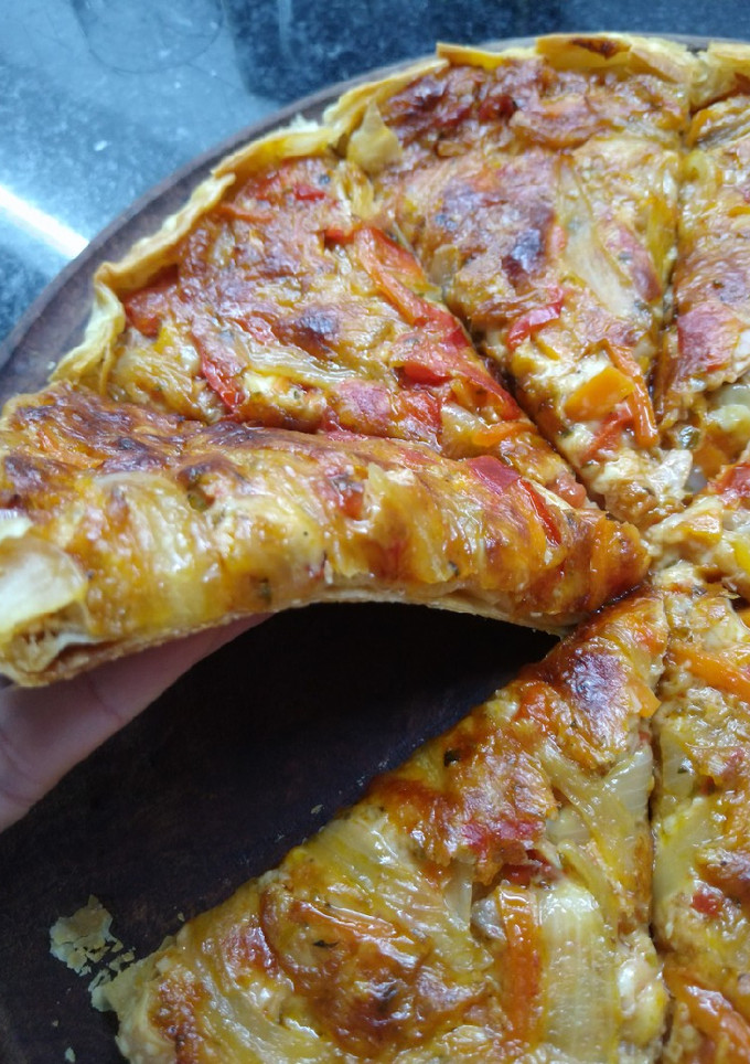 Una foto de TARTA DE ATÚN 🐟 (fácil y delicioso ❤️)