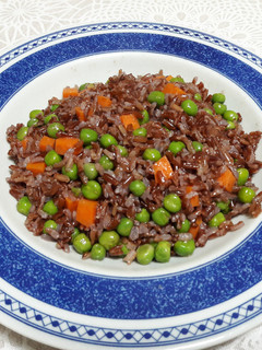 Una foto de Arroz rojo a la mantequilla vegano 🍚