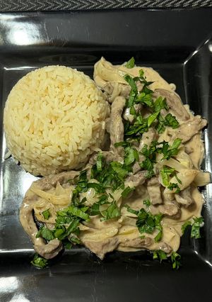 Una foto de Strogonoff de carne