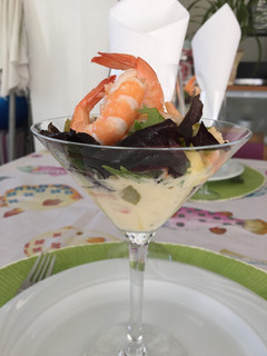 Una foto de Cóctel de langostinos con mahonesa de mango