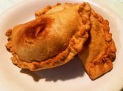 Una foto de empanadas de atún en lata