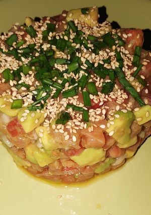 Una foto de Tartar de salmón ahumado