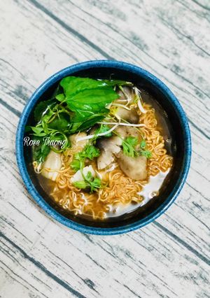 Hình của món Mì Gói Nấu Nấm Rơm.