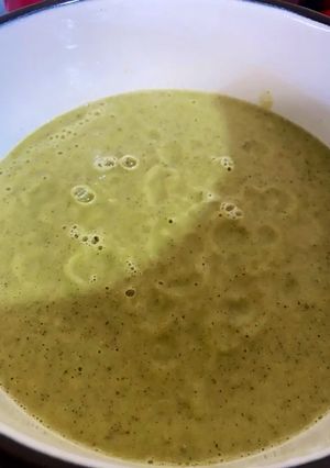 Una foto de Crema de zucchini y pollo