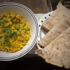 A picture of Spring Onion Zunka with jowar bhakri.