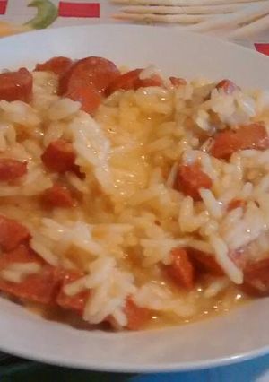 Una foto de Arroz a la milanesa con chistorras