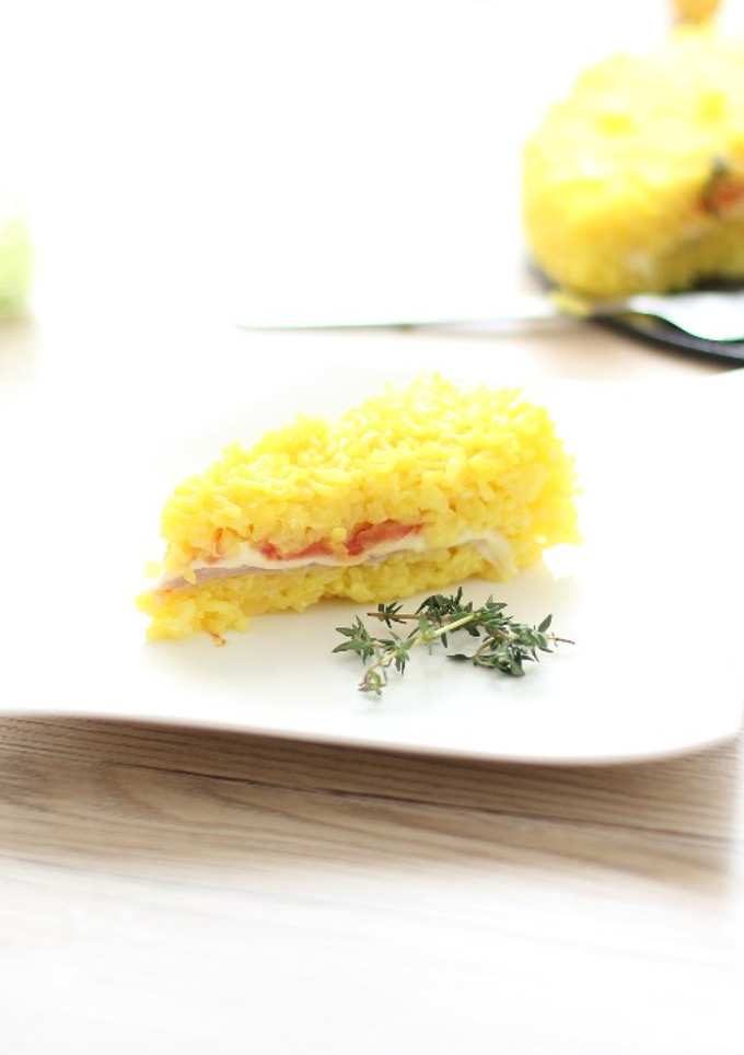 Una foto de Pastel de arroz amarillo a la mozzarela