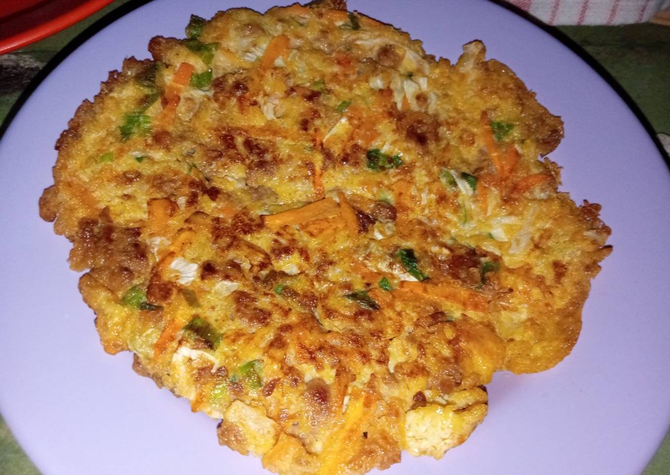 Telur dadar isi daging ayam kecap dan sayuran