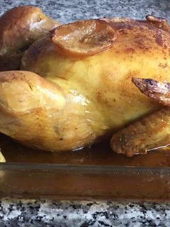 Una foto de Pollo al horno con limón