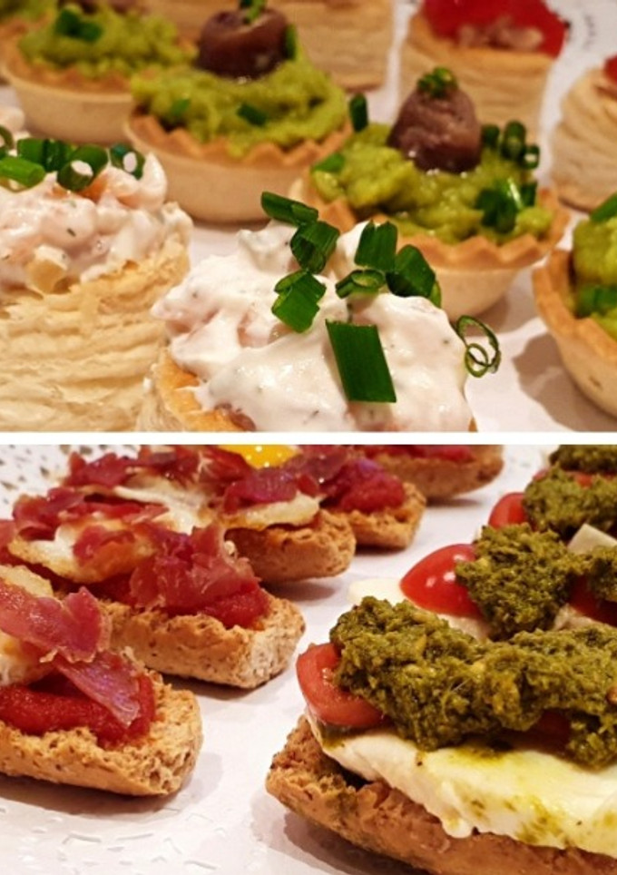 Una foto de 5 ideas de aperitivos o entrantes con canapés muy fáciles