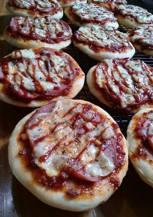 Foto resep Pizza mini kilat super empuk 😋