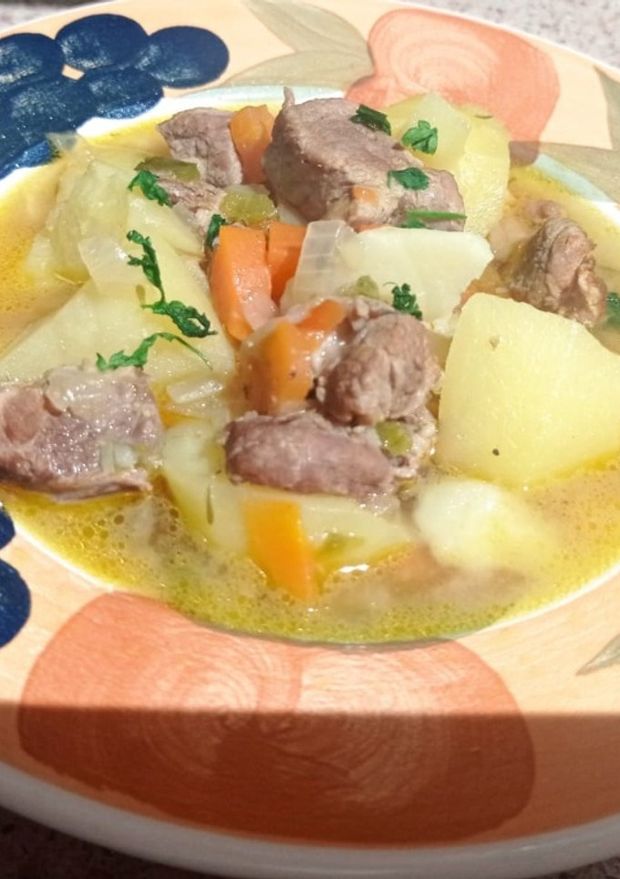 Una foto de Estofado de patatas y carne
