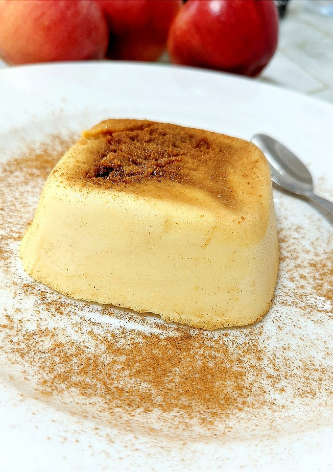 Una foto de Flan de manzana al microondas